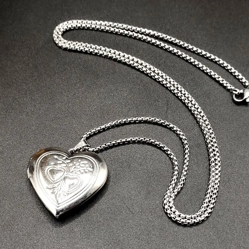 Elegant Silver Tone Vine Heart Locket Vtg Fashion Valentine's Birthday Gift NEW - Picture 2 of 5